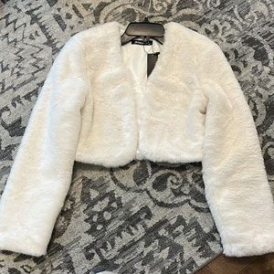 Allegra K cropped ivory faux fur jacket wrap